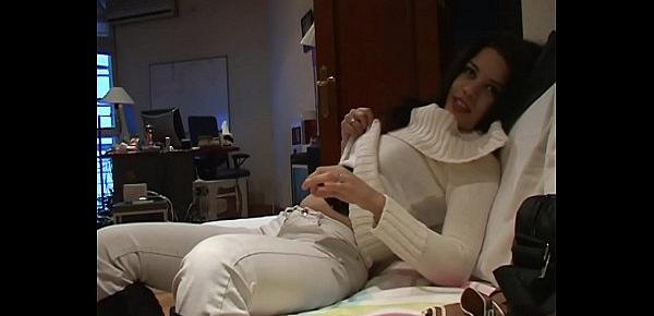  Recién cumplidos los 18 añitos, Silvia Rodríguez debuta en el porno